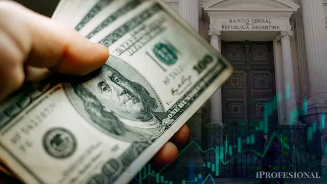 Edificio del Banco Central de la República Argentina con gráfico de reservas descendiendo