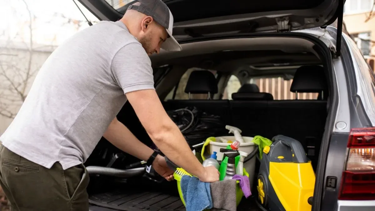 Dispositivo portátil de limpieza compacto con accesorios para auto, hogar y viajes