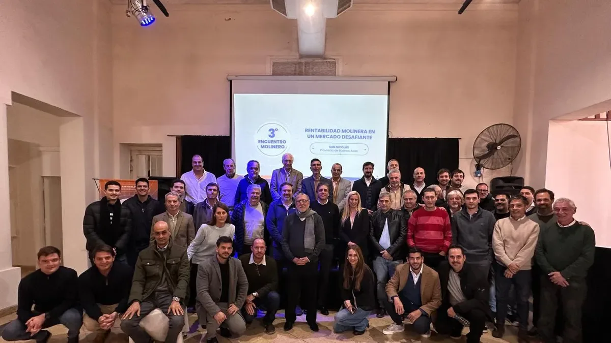 Empresarios y funcionarios en reunión del sector molinero pyme en San Nicolás