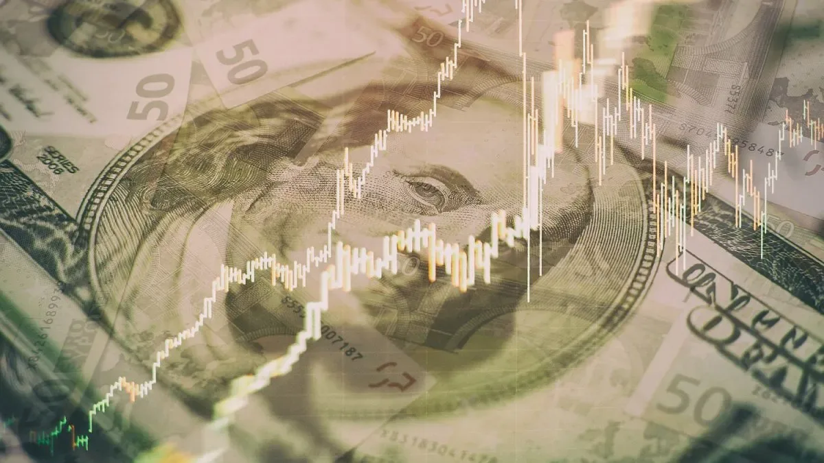 Cotizaciones del dólar blue, oficial, MEP y CCL en pantallas de la City de Buenos Aires