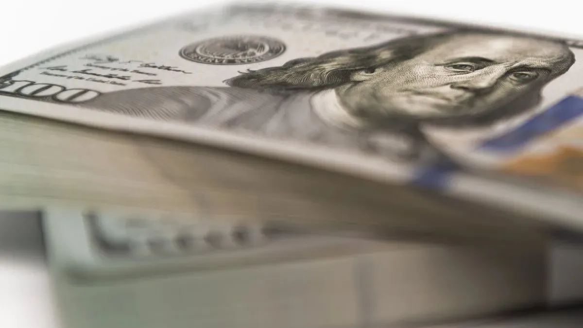 Cotizaciones de dólar blue, oficial, MEP y CCL en pantallas de trading