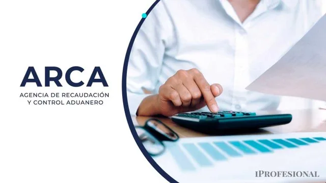 Calendario fiscal con fechas marcadas para la feria de invierno 2026 y documentos de impuestos