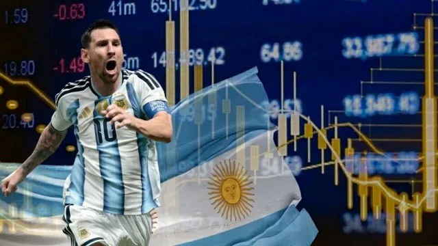 Pantalla de cotización del dólar blue con bandera argentina y silueta de Messi celebrando