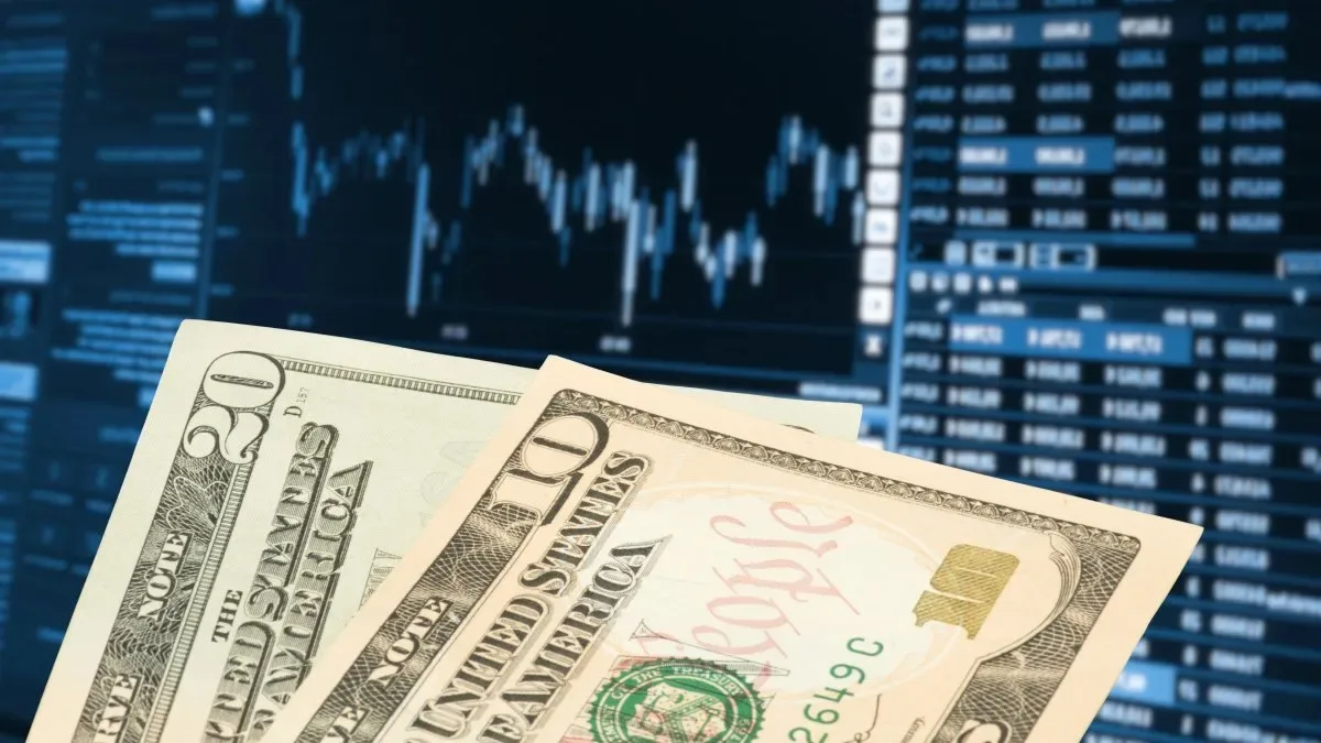 El dólar blue cerró con leve baja, mientras el oficial mayorista se mantuvo estable y los dólares financieros mostraron movim