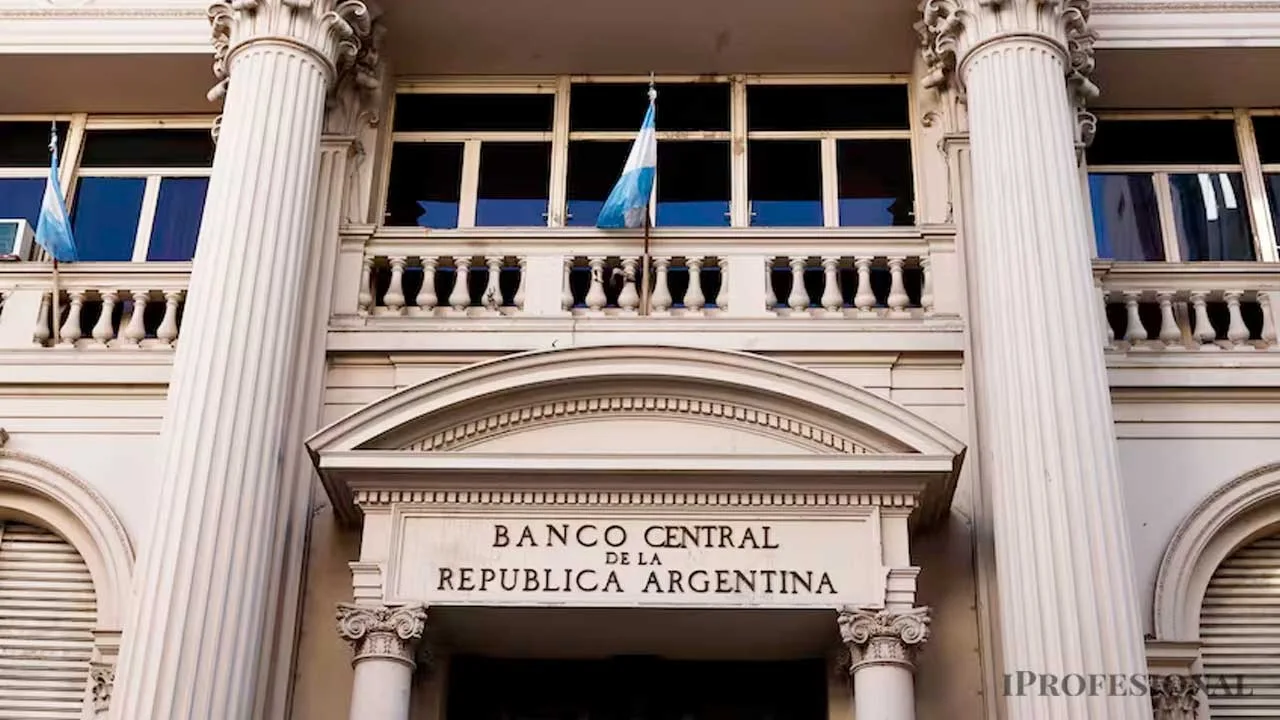 El BCRA flexibiliza encajes para reactivar el crédito en pesos